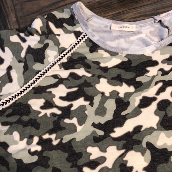 crecent Tops - Very Soft & Feminine light Fleece Top. New Large